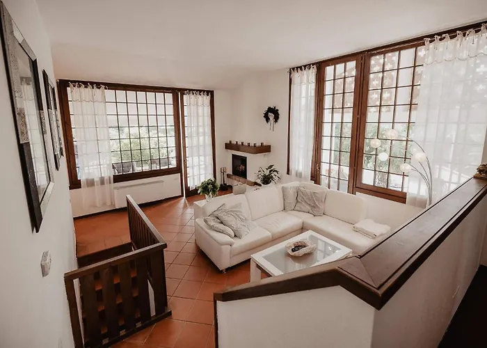 Isabella Willa Albarella Island