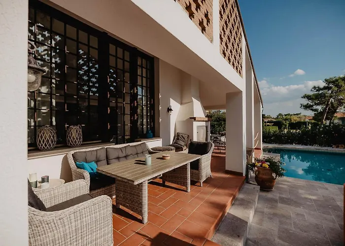 Willa Isabella Albarella Island