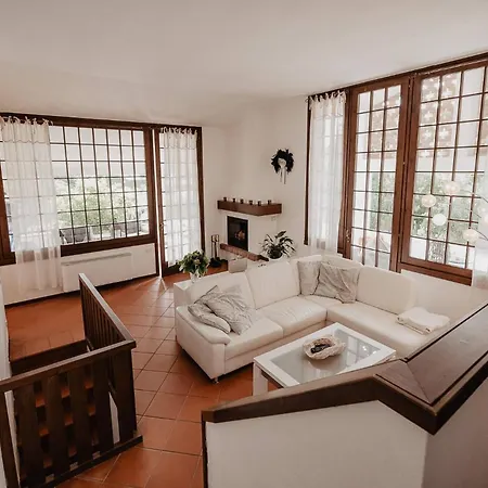 Isabella Villa Caleri